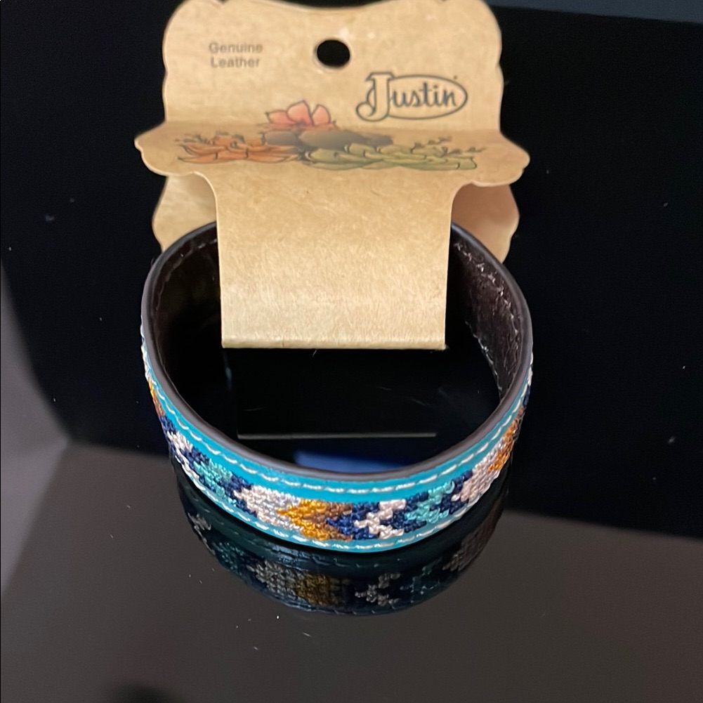 Justin Boots Leather Southwest Pattern Embroidery Bracelet 18$